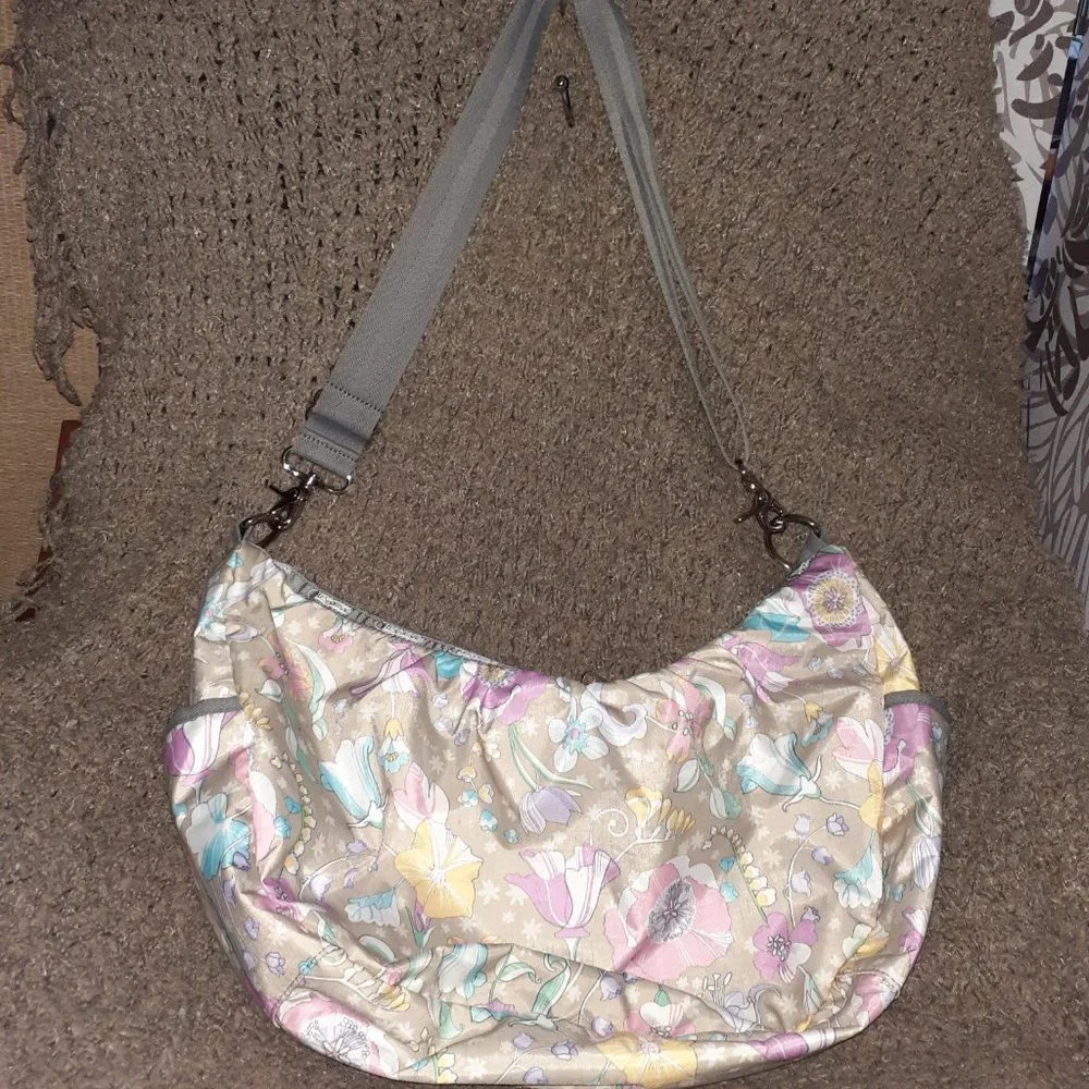 LESPORTSAC-Large Sling Hobo-Floral Pastel Gray-Shoulder/Xbody-Near Mint